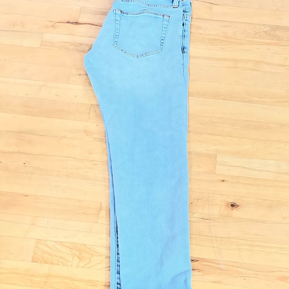 Club Monaco Relaxed Slim-cut Jeans - Picture 5 of 5